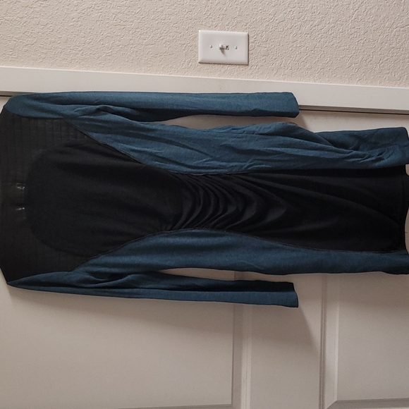 Anvrdie Long Sleeve 2 tone. Front zipper. Crunchy sides. - Picture 10 of 10